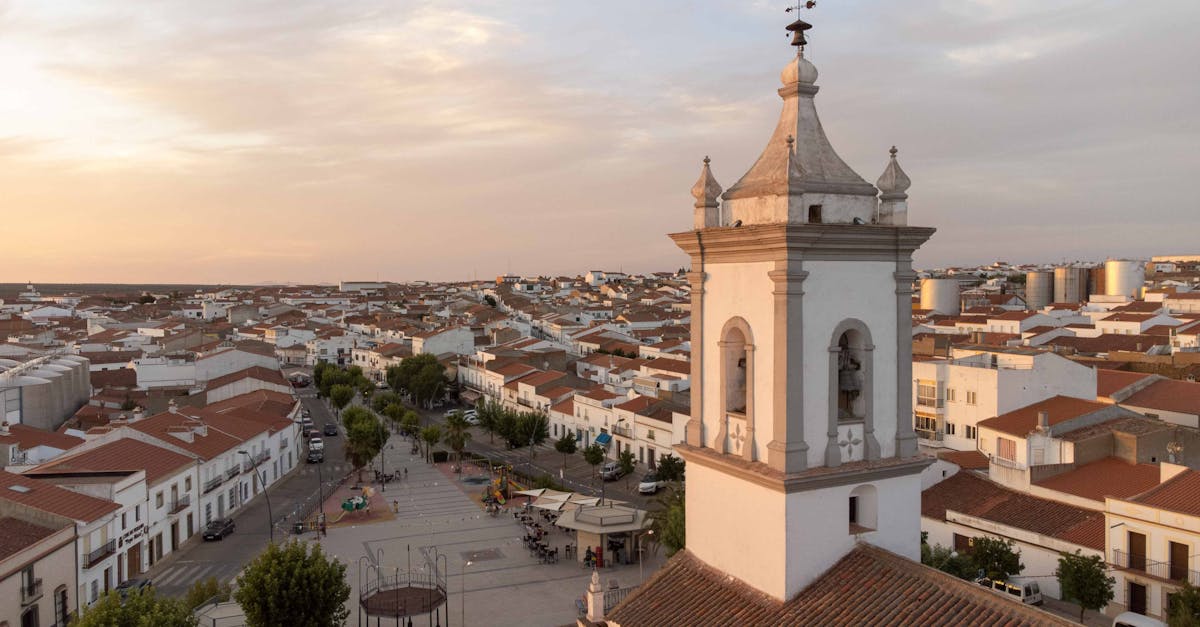 Explore Ribera del Fresno with this scenic sunset view showcasing its architecture.