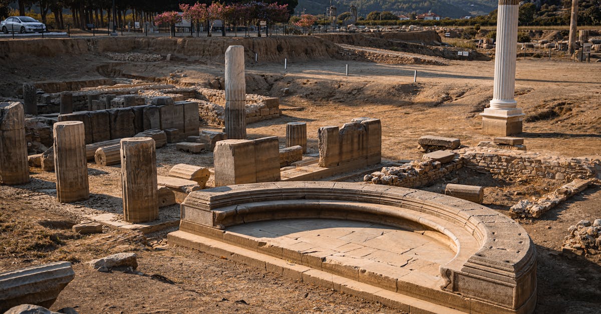 Explore the ancient ruins of an amphitheater in İzmir, Türkiye, showcasing historical architecture.