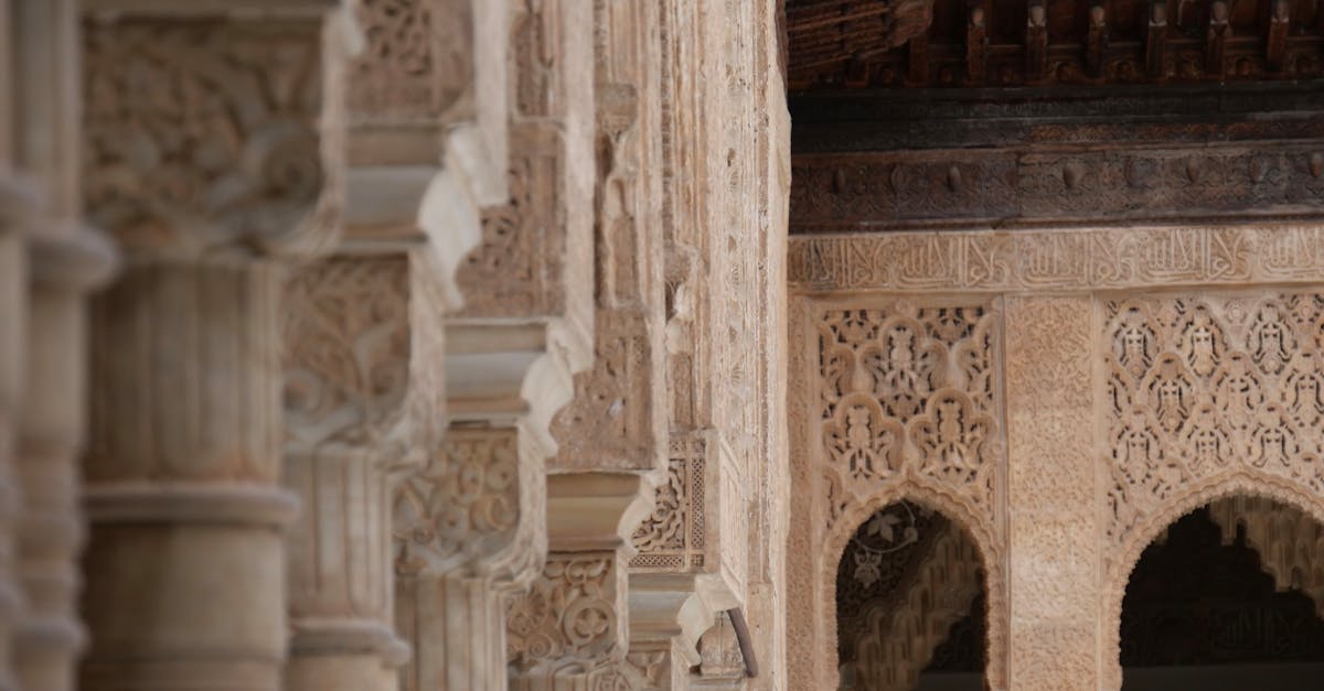 Explore the intricate Moorish architecture and artistic details of Alhambra, a UNESCO World Heritage site in Granada, Spain.