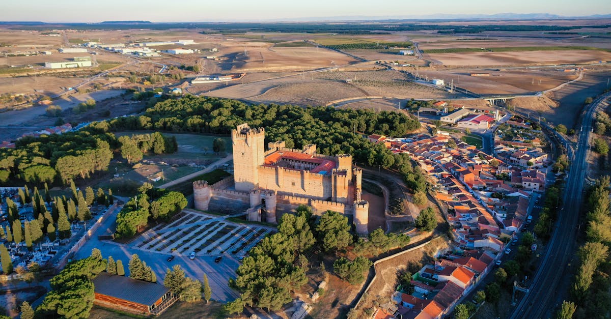 Scenic aerial photo of Castillo de la Mota in Medina del Campo, showcasing the historic architecture and surrounding landscape.